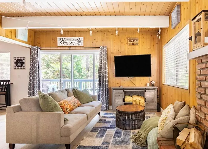 Family Lake Arrowhead Home Sleeps 12 And Gameroom