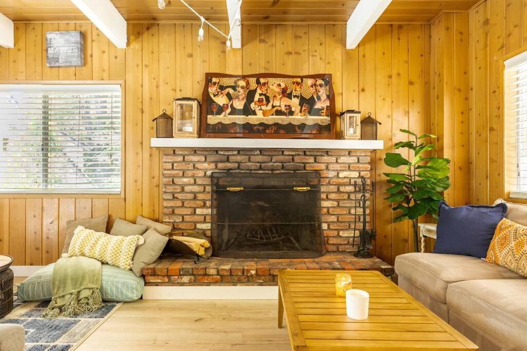 Family Arrowhead Sleeps 12 And Gameroom