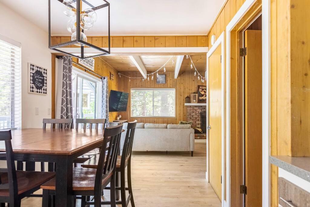 Family Arrowhead Sleeps 12 And Gameroom Holiday home Lake Arrowhead