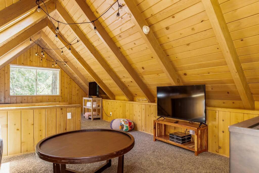 Family Arrowhead Sleeps 12 And Gameroom Holiday home Lake Arrowhead